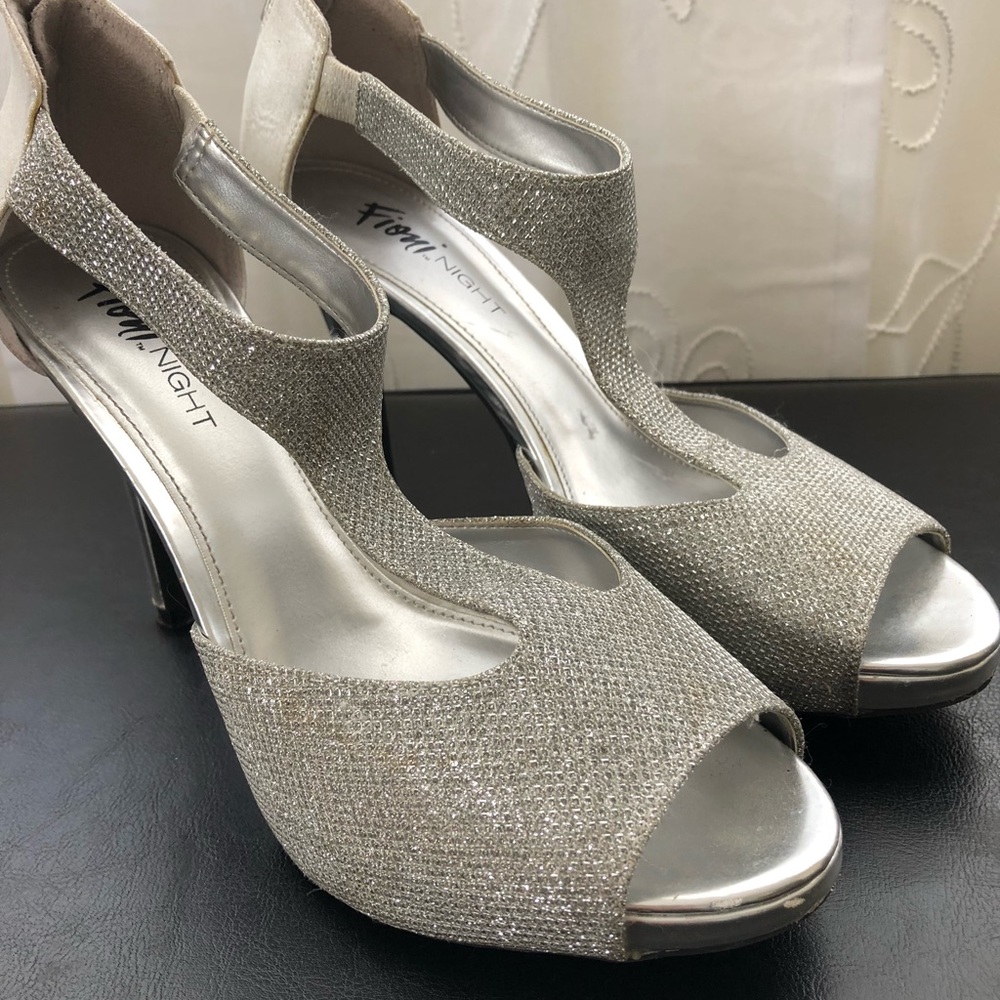 Silver shoes 👠